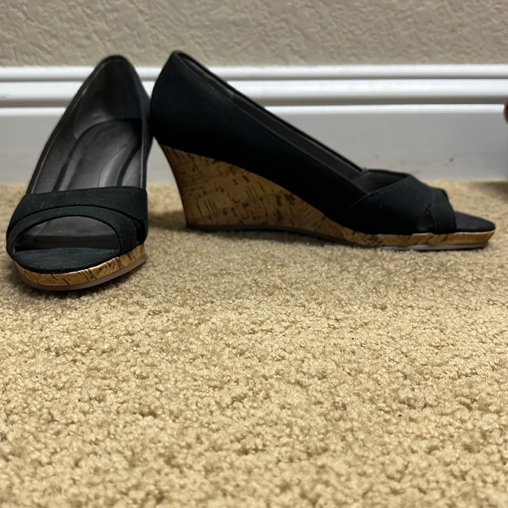 Lifestride black wedges